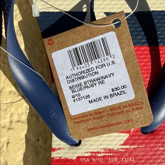 NWT! Retail $30 Havaianas Navy and Red Flip Flops - Picture 2 of 2
